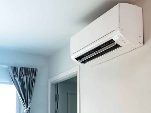Nicolas de New Clim, expert en climatisation, garantit un confort thermique optimal.